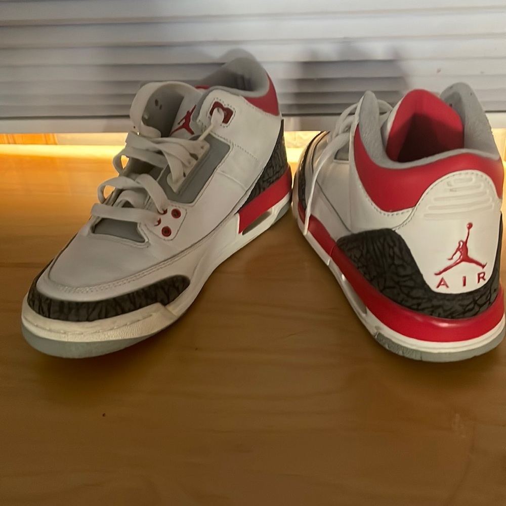 Jordan, retro 3 fire red made in Indonesia. Size 6
